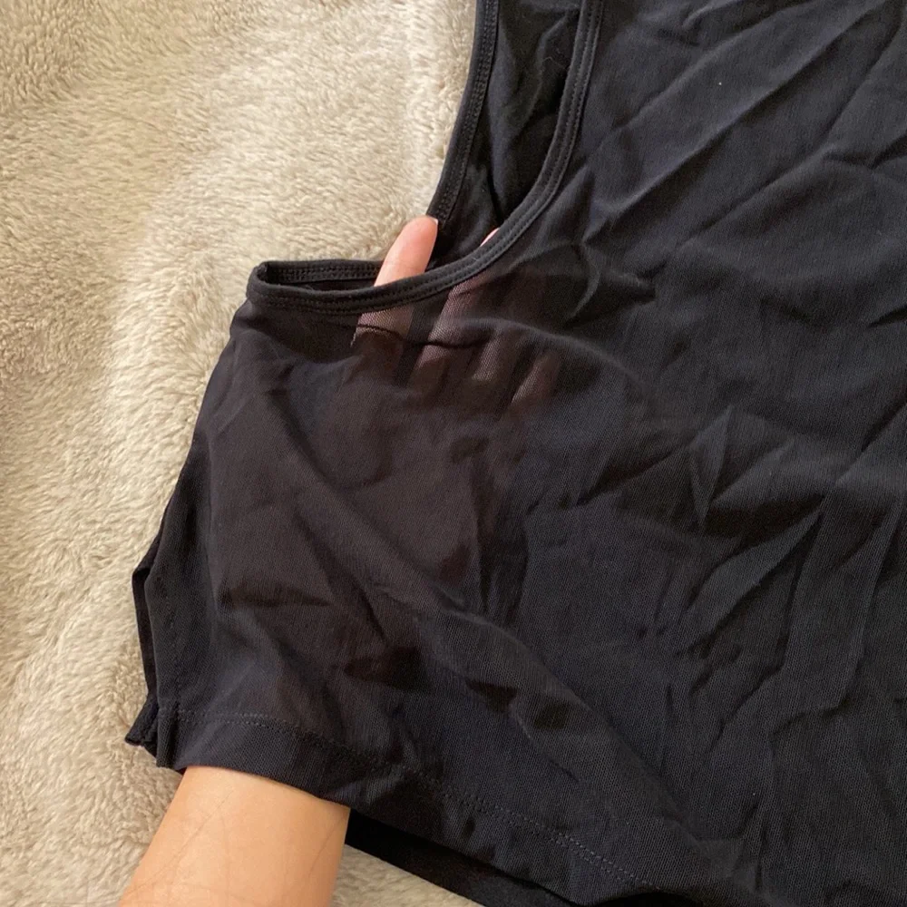 Gymshark Crop Mesh Back Tank - Black - Medium - Picture 6 of 9